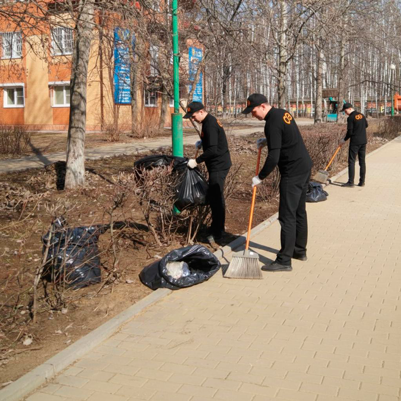 Уборка листьев в Североморске
